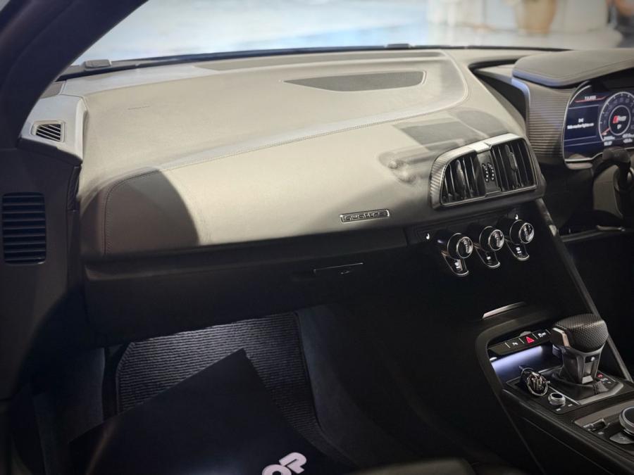 R8 V10 PLUS QUATTRO - Image 12